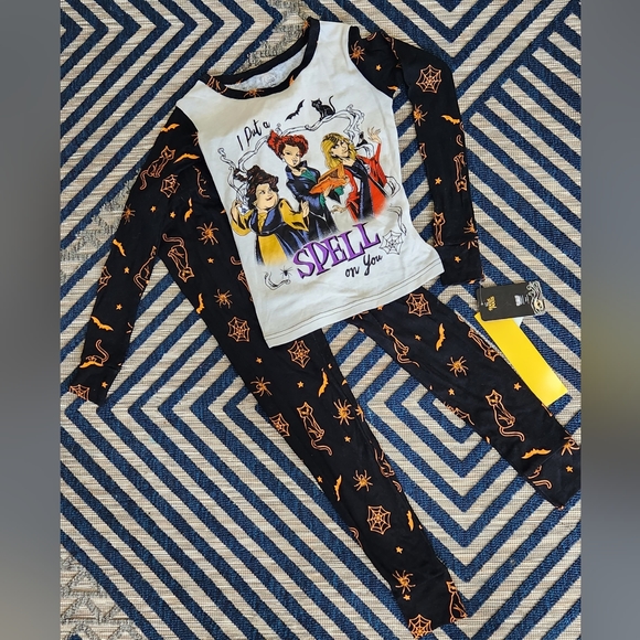 Disney Other - Disney hocus pocus girl clothing set